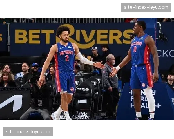 活塞杜伦内线防守存在感 篮板保护为反击提供基础